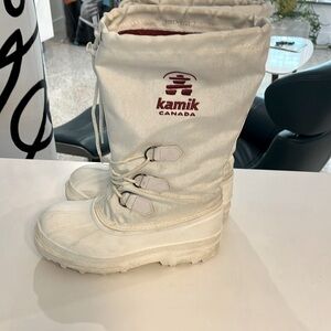 Kamik Canuck snow boots - -40 degree rating. White. Size 7 ( I am an 8.5 ladies)